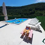 Vikendica, Bazen, Sedrvan, Rafting Na Uni, Quad