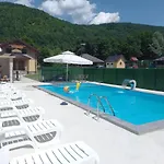 Nyaraló Vikendica, Bazen, Sedrvan, Rafting Na Uni, Quad Bihać