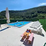 Vikendica, Bazen, Sedrvan, Rafting Na Uni, Quad Nyaraló Bihać