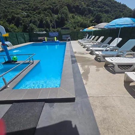 Vikendica, Bazen, Sedrvan, Rafting Na Uni, Quad Holiday home